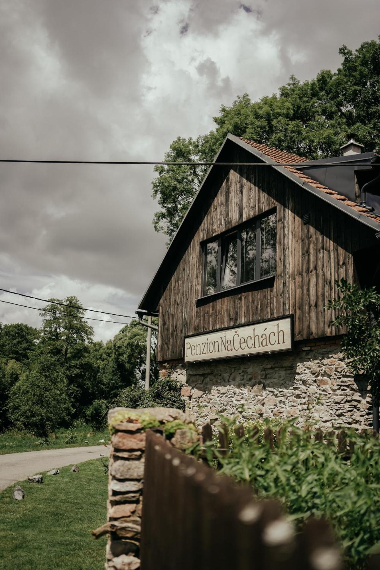 Restaurant A Penzion Na Cechach Hotel Korouhev Exterior photo