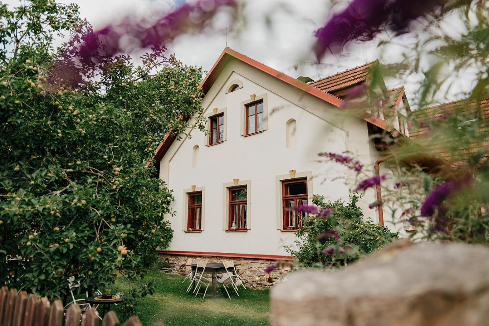 Restaurant A Penzion Na Cechach Hotel Korouhev Exterior photo